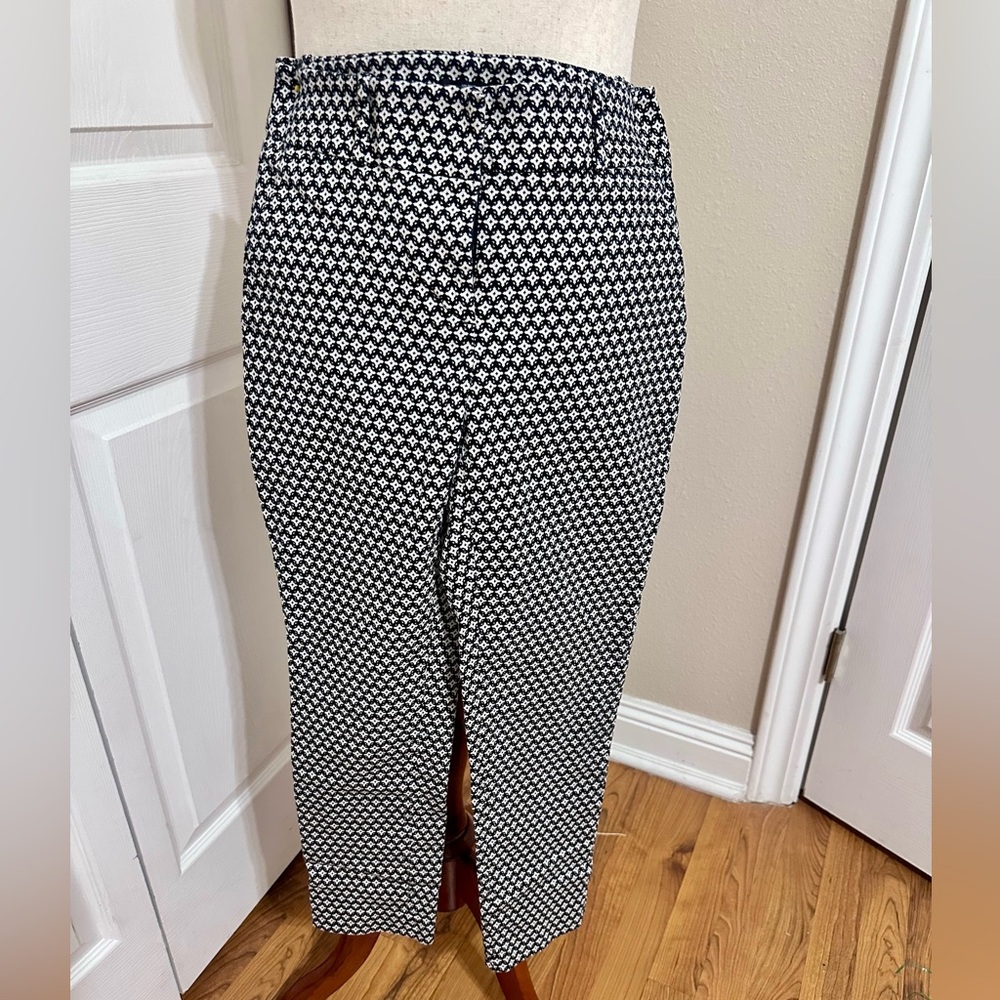 Loft “Julie” black/white womens capri sz 4
